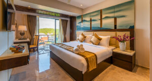 Club Room with Balcony