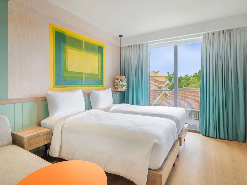 Premier Pool view room with twin bed
