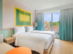 Premier Pool view room with twin bed
