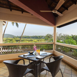 Executive suite with private sit out