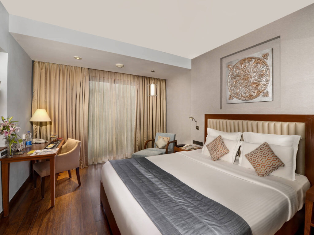 Superior King Room (with Balcony)