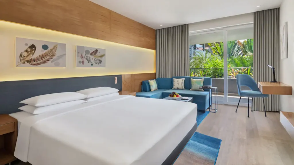 1 King Bed with Balcony
