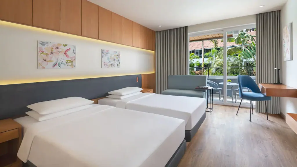 2 Twin Beds with Balcony