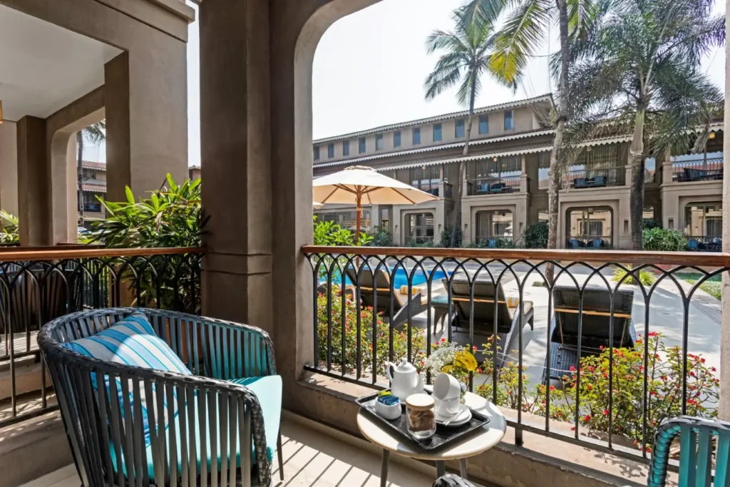 Premium pool view Room with Twin Beds