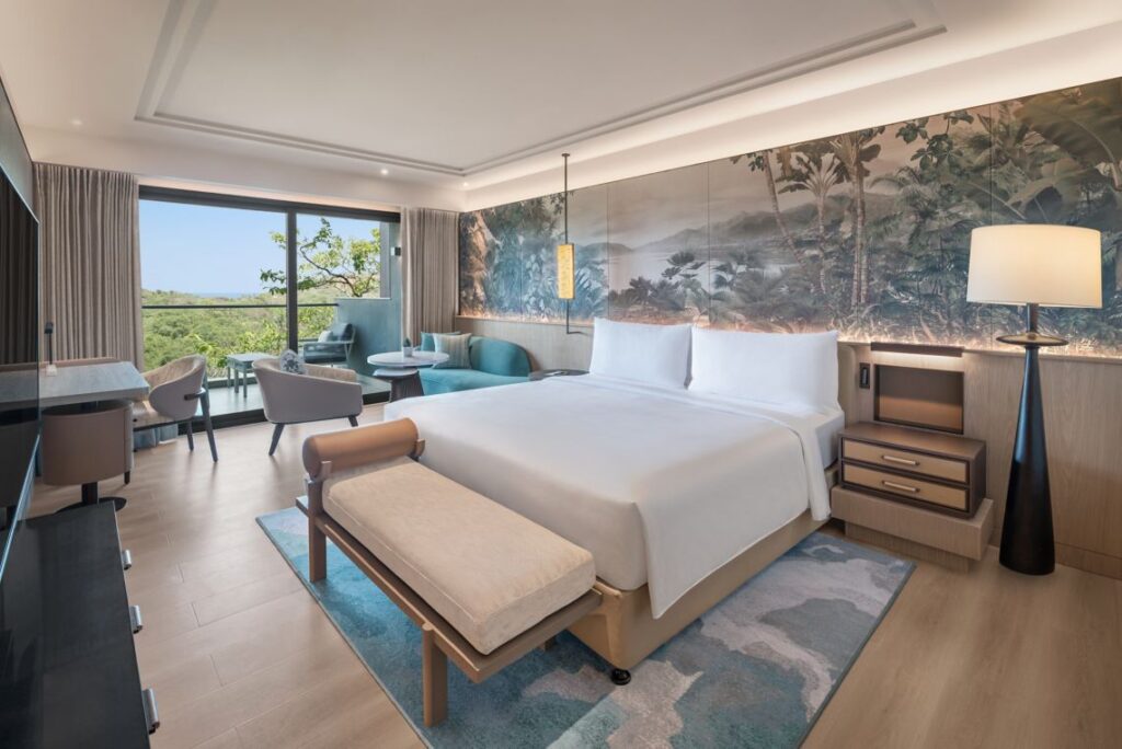 Grand Luxury-Guest room-1 King-Forest view-Balcony