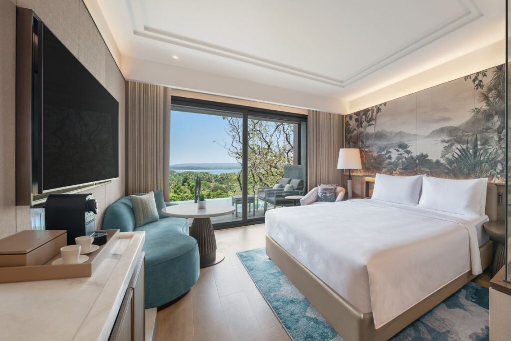 Luxury Room-Guest room-1 King-Plunge pool