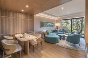 Luxury-Suite-1 King-Garden view-Balcony