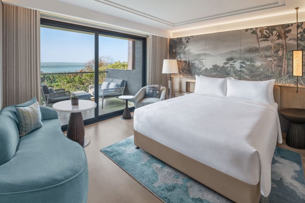Luxury Bay-Guest room-1 King-Bay view-Balcony