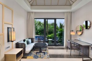 Patio-Guest room, 1 King, Pool view, Pool access